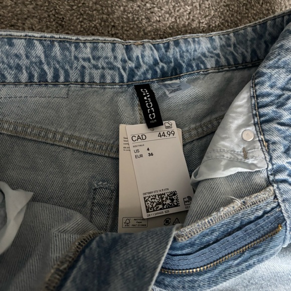 Light Wash Cropped Wide Leg Jeans - Picture 8 of 9